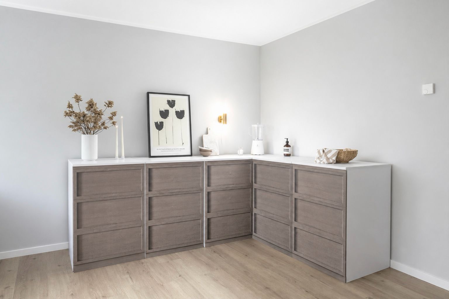 Cardboard Corner Kitchen – L-Shaped 240 × 180 cm for Home Staging & Property Photography