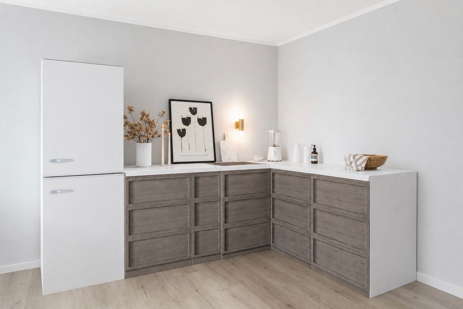 Cardboard Corner Kitchen – L-Shaped 270 × 180 cm with Fridge Mock-Up