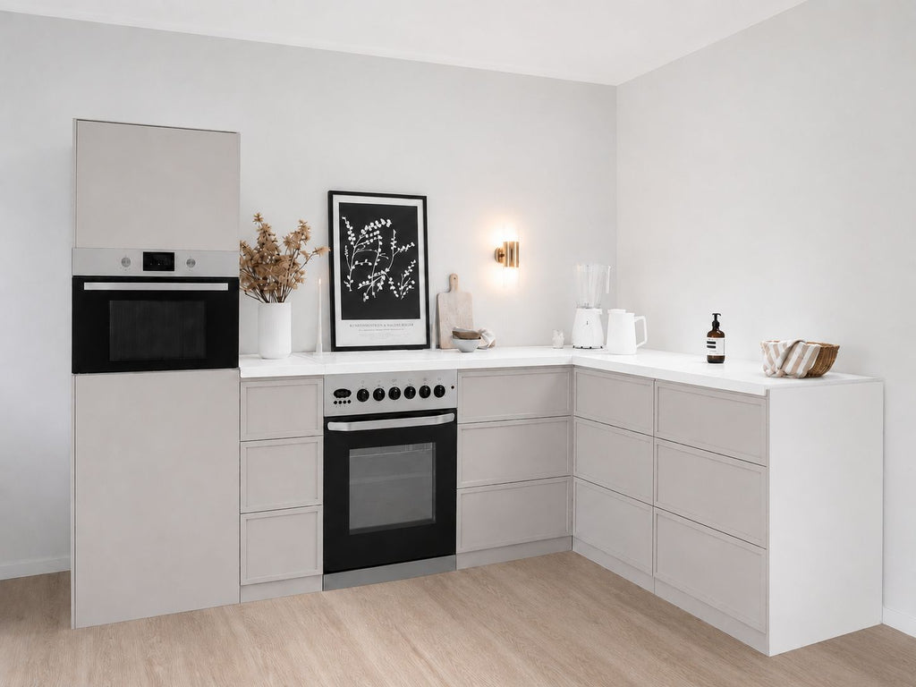 Cardboard Corner Kitchen 270 × 180 cm – Home Staging Kitchen with Tall Cabinet & Cooker Mock-Up